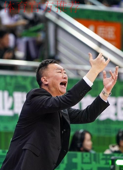 青岛男篮为何输山东?赛后刘维伟一针见血:情绪化,最后不该上他 青岛男篮为何输山东?赛后刘维伟一针见血:情绪化,最后不该上他