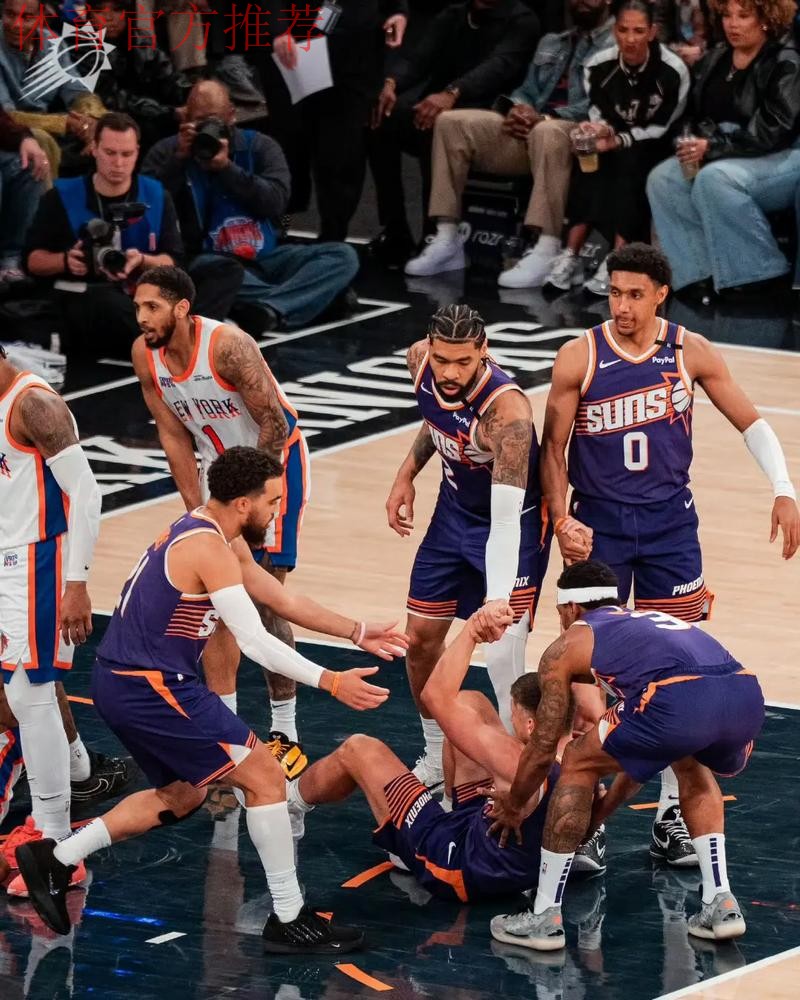 邓恩半场5投3中、三分2中1得到9分1篮板3助攻